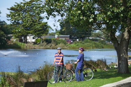 Lakeside Coastal Village Grounds Lake