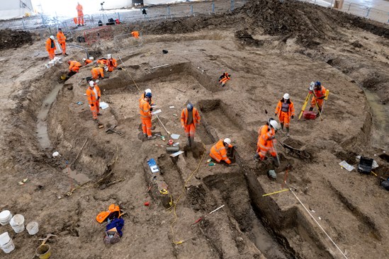 HS2 archaeologists excavating Roman atefacts