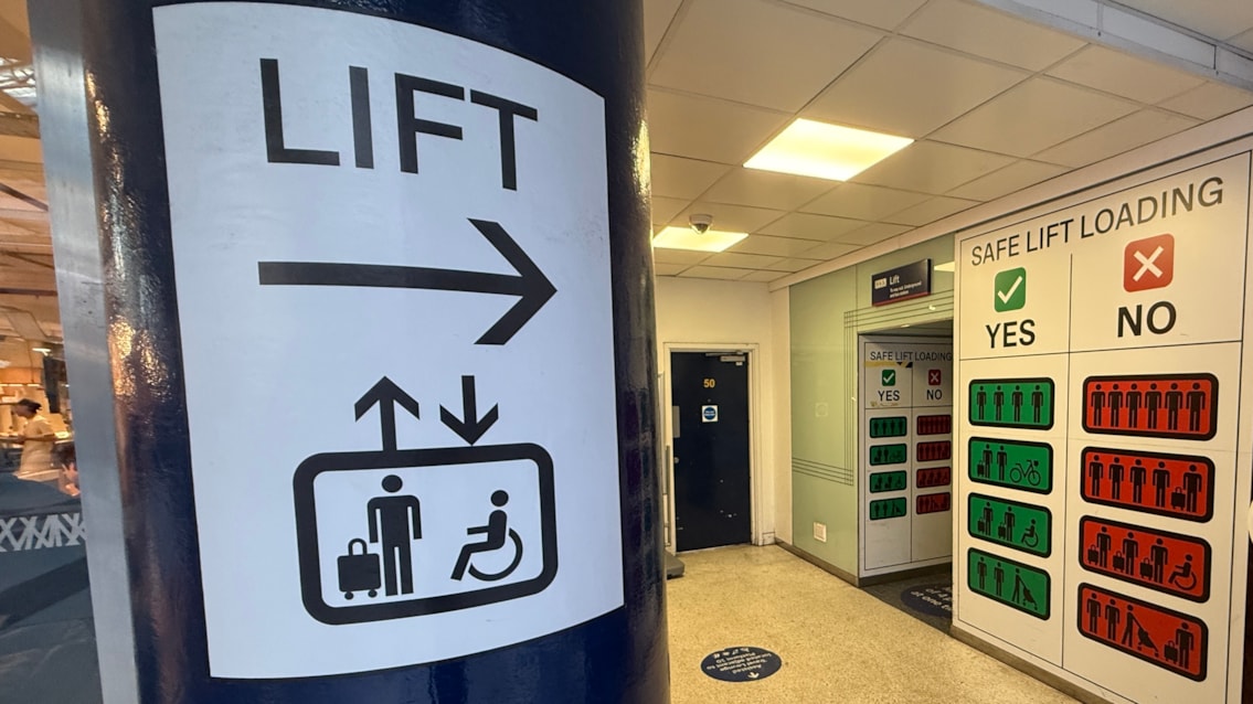 Liverpool Street lift - concourse level