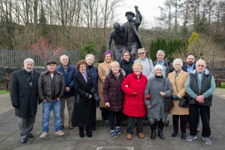 Deputy Minister for Arts, Sport and Tourism, Dawn Bowden, MS for Caerphilly, Hefin David and volunteers from the Aber Valley Heritage Group 1