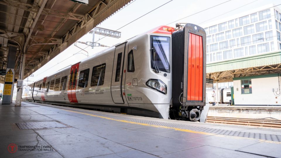 Class 197 in Cardiff Central-11 cropped