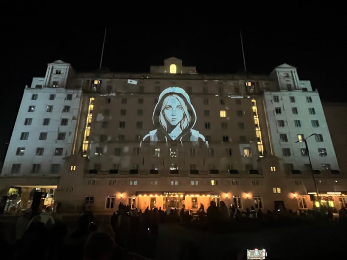 Light Night 2025: Among the captivating artworks which lit up the city last night was a spellbinding projection on City Square’s iconic Queens Hotel Entitled One Second Lovestory, created by German artist Dirk Rauscher.
Celebrating 200 years of the modern railway, the piece captures a romantic moment in time when two people’s eyes meet at a busy train station and is sponsored by Markel.
