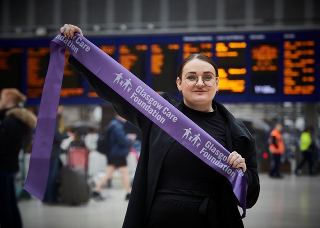 Foundation appeals to Glasgow Central station visitors to ‘be a hero’ this December: Glasgow Care Foundation at Glasgow Central-2