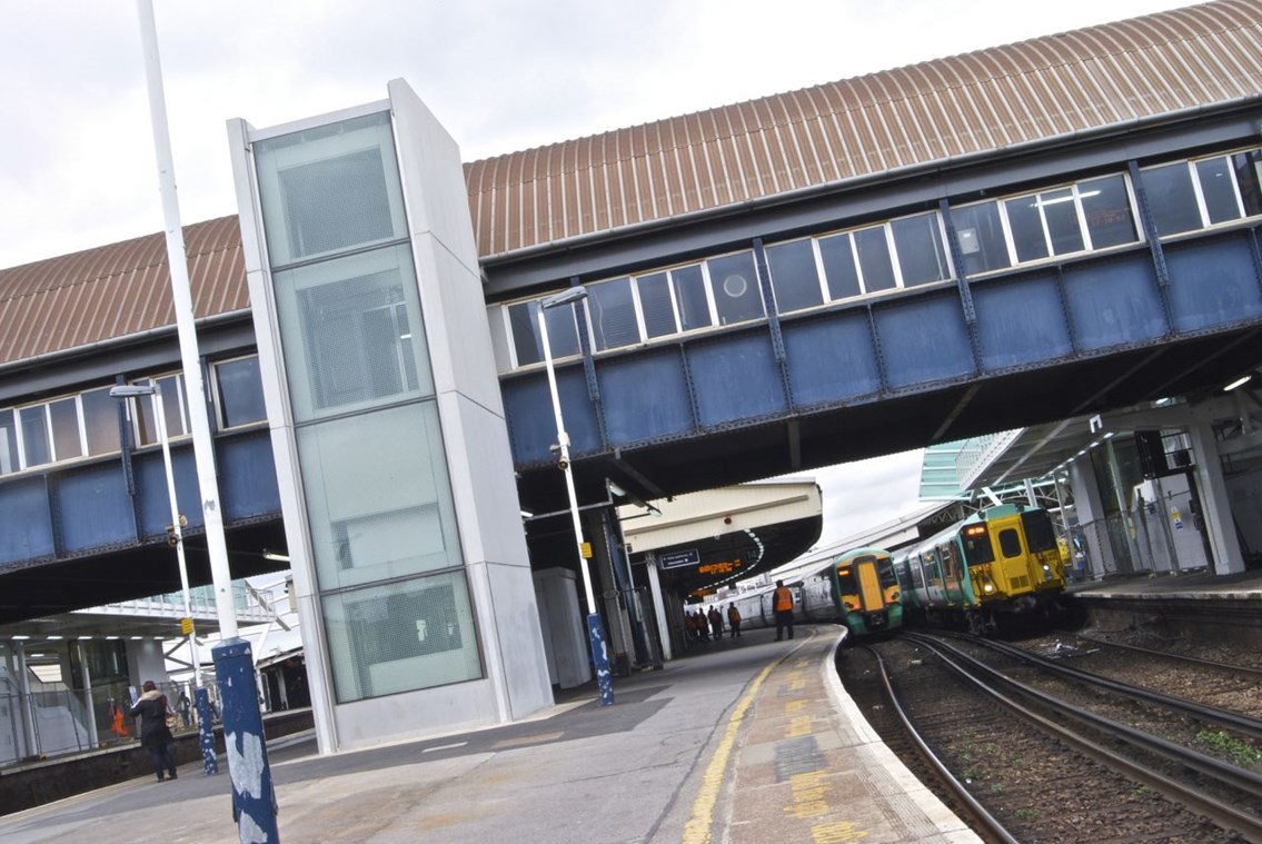 Clapham Junction station lift picture