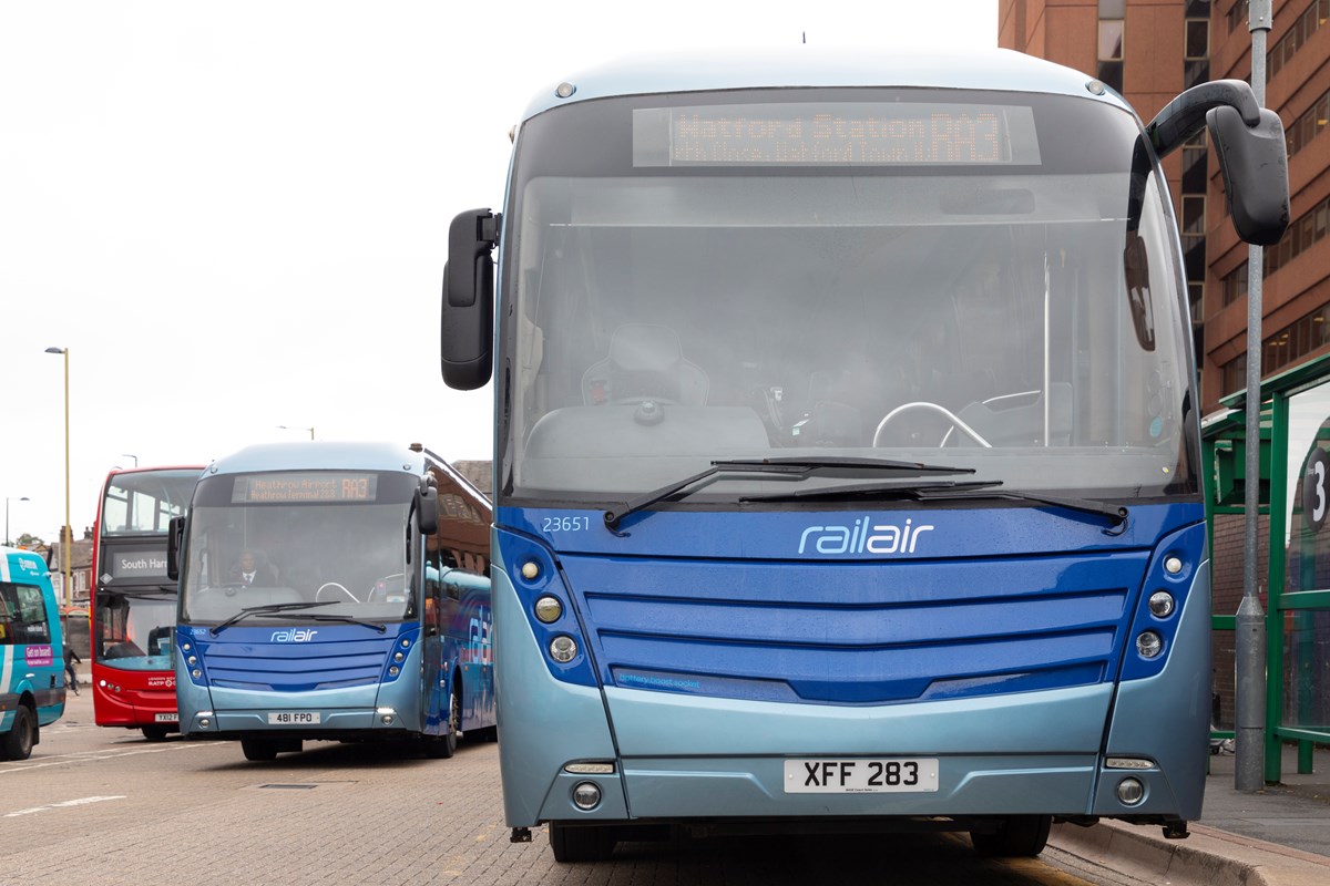 RailAir 3 stops at Watford Junction