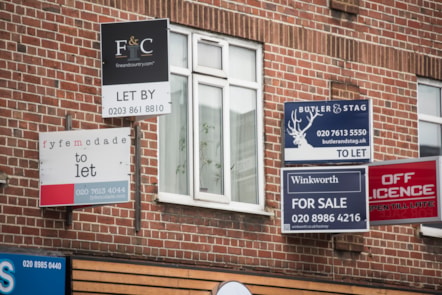 To let signs in Hackney