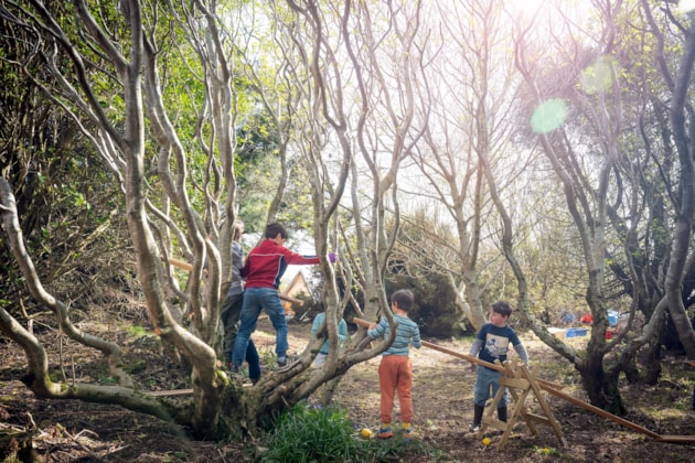 Play session at The Wee Woodland, Lochmaddy – Otter Mountain ©Helen Pugh Photography