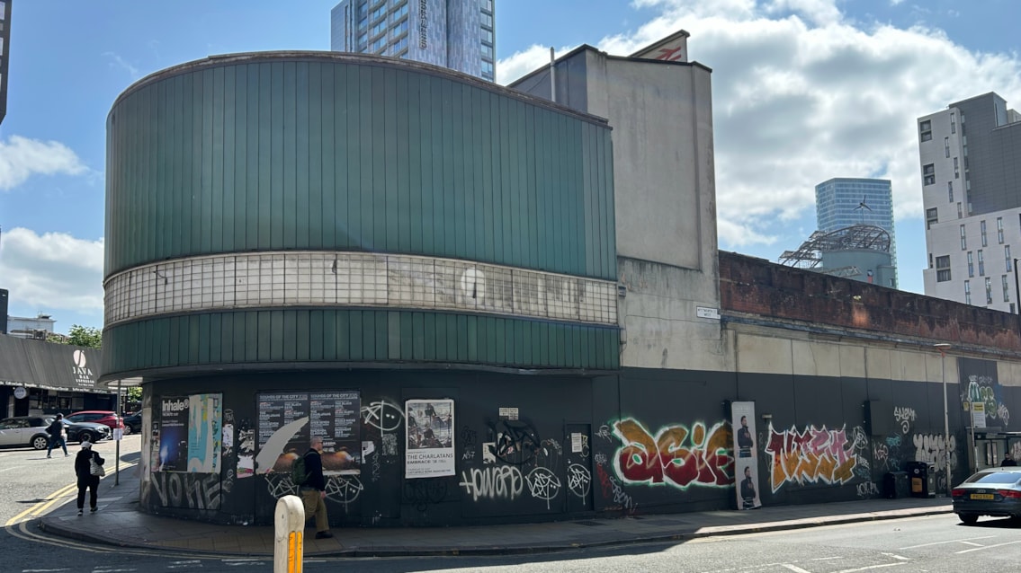 The Screen One building prior to the artwork