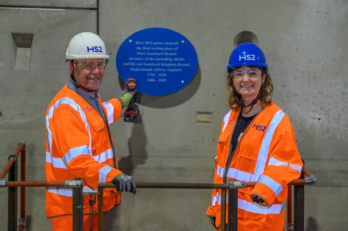 HS2 CEO Mark Wild and Director of the Brunel Museum Katherine McAlpine reveal new plaque in the Euston Tunnel-2