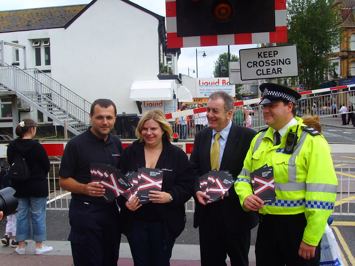 DEVON LEVEL CROSSING USERS URGED "DON'T RUN THE RISK": Paignton Level Crossing Awareness Day