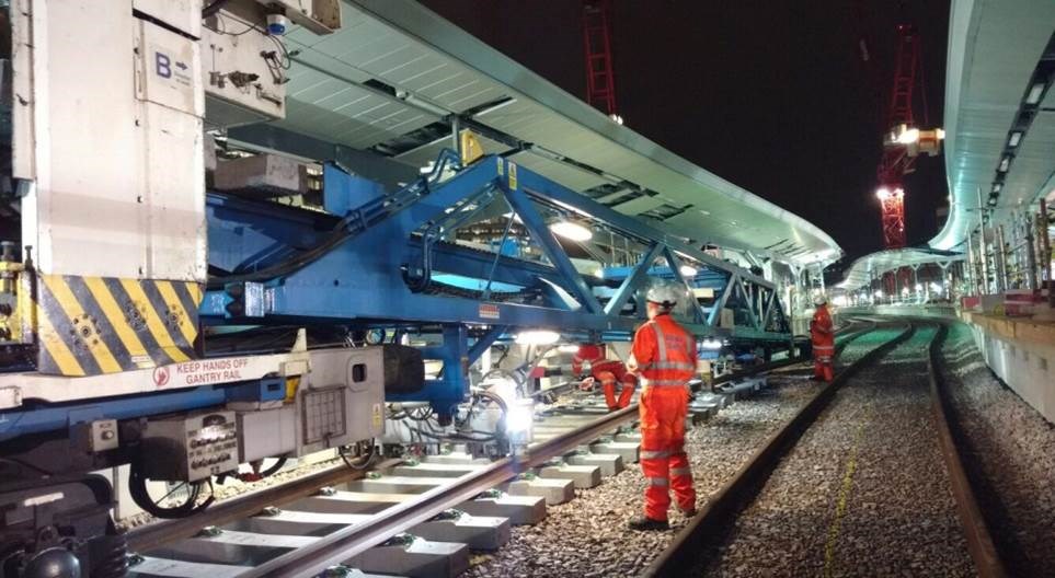 NTC at LBG: The New Track Construction (NTC) train lays the new track that will be line 2 at London Bridge, ahead of commissioning over the Easter weekend.