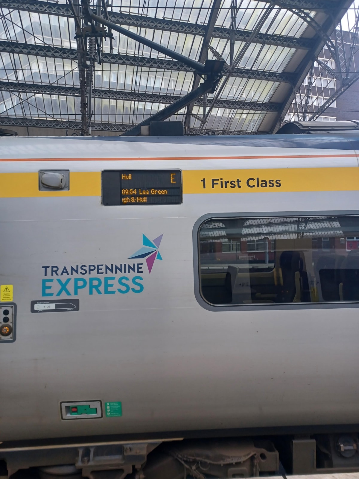 New customer signage on TPE's 802 fleet (2)