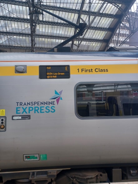 New customer signage on TPE's 802 fleet (2)