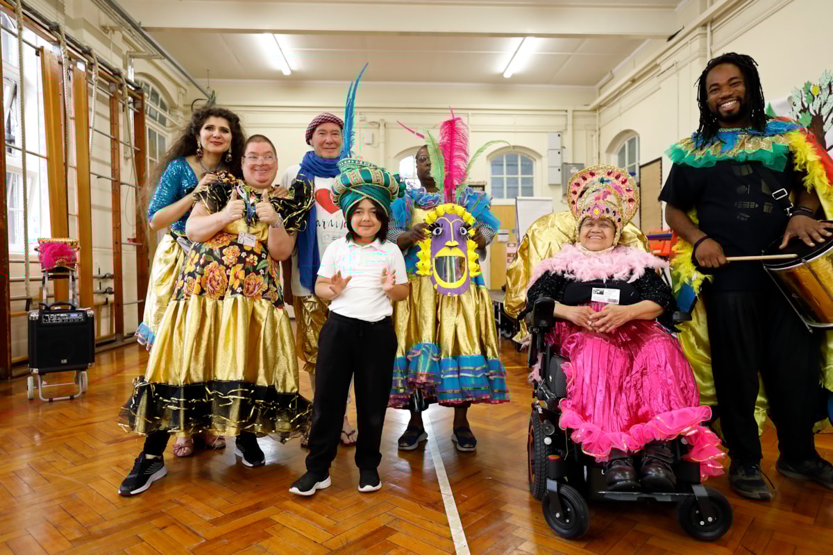 Randal_Cremer_Paracarnival