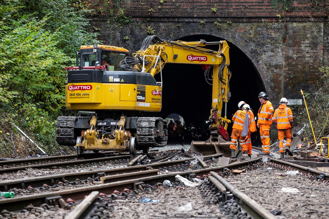 Salisbury Tunnel Junction - 111121: Rebuilding the junction