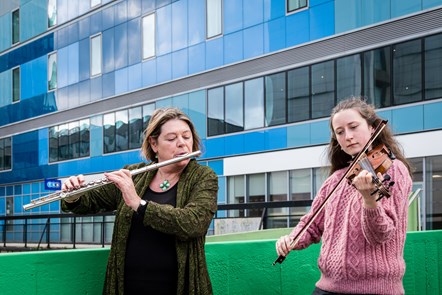  Kathy Walton (flute) and Rachel Isherwood (fiddle)