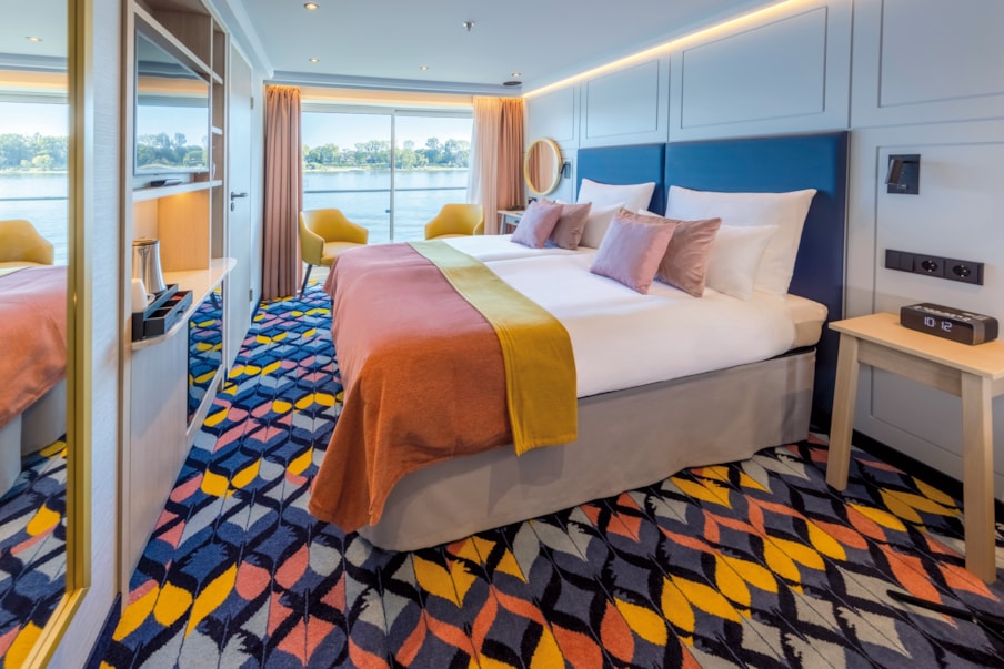 SHP Deluxe Cabin SotR INT 17444a