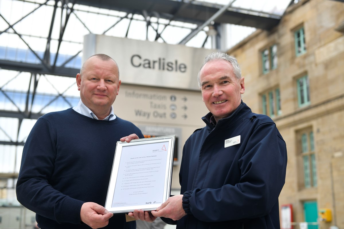 (L - R): Avanti West Coast Managing Director, Phil Whittingham, presents Avanti West Coast Team Leader, Tommy Michalek, with service report