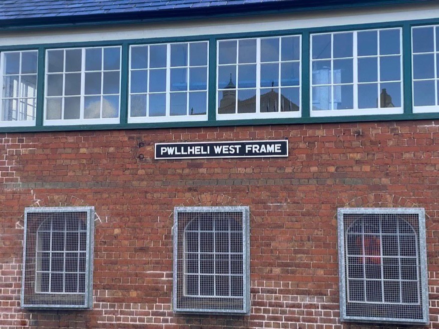 Pwllheli groundframe sign side on