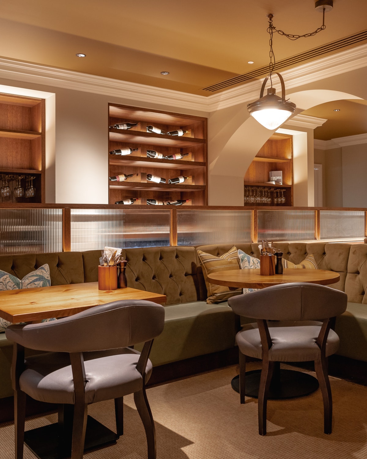 Pub & Kitchen 1 - DesignLSM - Heythrop Hotel (c) Stevie Campbell