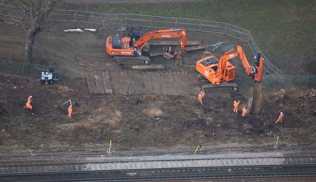 Network Rail starts emergency works at Wivelsfield, East Sussex, to prevent landslip on Brighton Main Line: Wivelsfield
