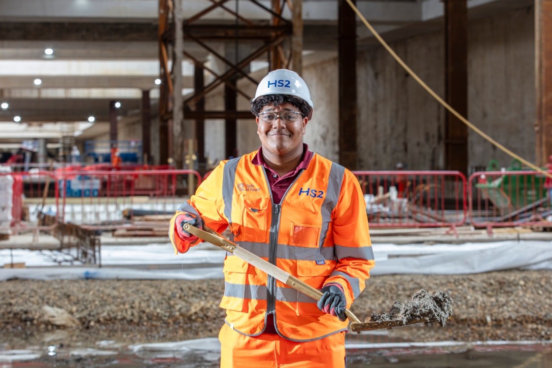 1500th HS2 apprentice Miguel  - final excavation of OOC Box