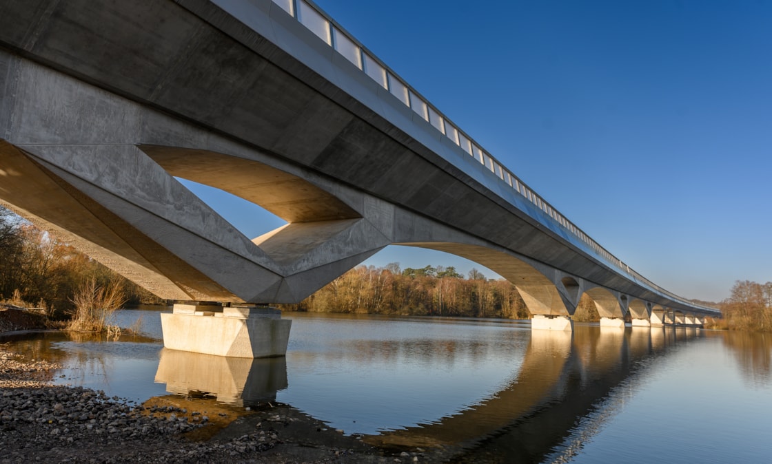 View of Colne Valley viaduct as it crosses Savay Lake (March 2025) 00003