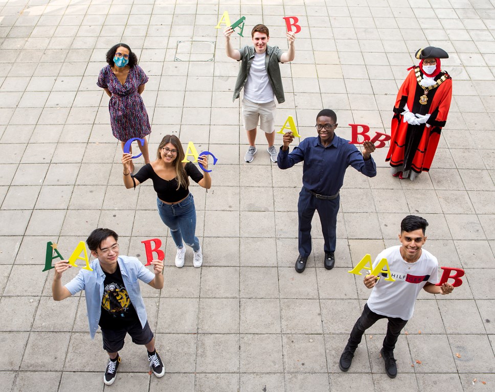 Cllr Kaya Comer-Schwartz, executive member for children, schools and families, and Cllr Rakhia Ismail, Mayor of Islington, with (L-R) students Jacky Lee, Mariapaula Arroyave Ramirez, Oliver Langton, Kai Appleby and Zain Jivraj.