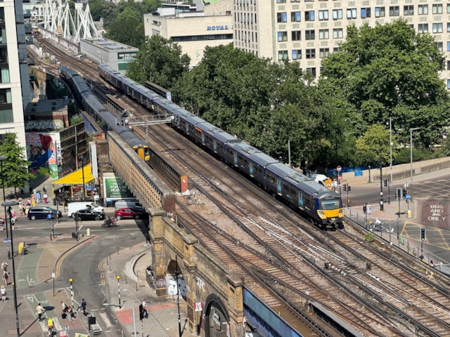 Services running between Charing Cross and Waterloo East