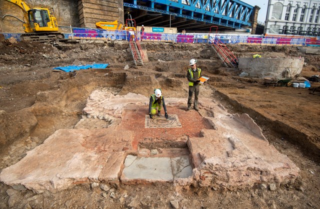 Archaeologists discover Roman mosaic inside Mausoleum on Liberty of Southwark site © MOLA