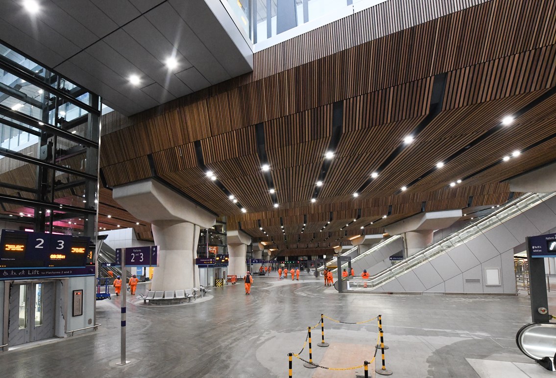 London Bridge is open! Final section of massive new concourse and five new platforms open to the public as historic redevelopment begins countdown to completion: London Bridge - Jan 1, 2017