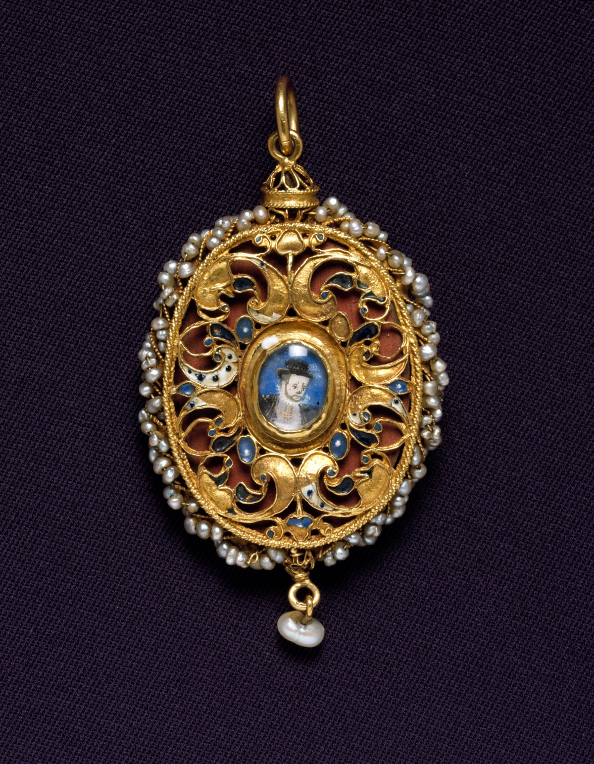 Pendant from the Penicuik Jewels, late 16th century. Image © National Museums Scotland 2