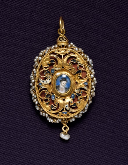 Pendant from the Penicuik Jewels, late 16th century. Image © National Museums Scotland 2