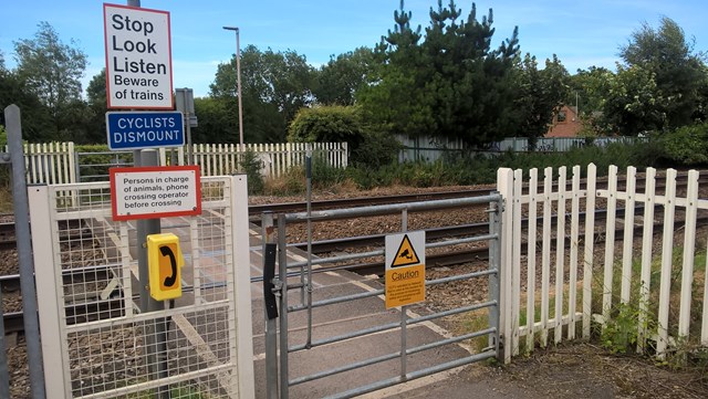 Kings Mill No 1 level crossing