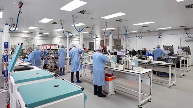 Lab-image-SNBTS-Jack-Copland-Centre Image-©-Andrew-Lee: Lab image Scottish National Blood Transfusion Service Jack Copland Centre - image copyright Andrew Lee