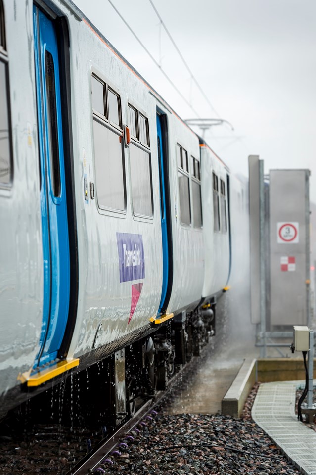 Thameslink Cricklewood sidings 2: Thameslink Cricklewood sidings - new train wash