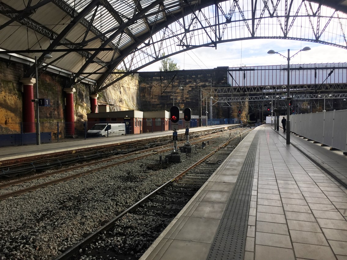 Platforms 1 and 2 at Liverpool Lime Street-2