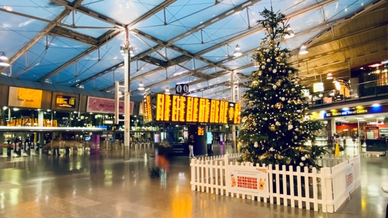 Manchester Piccadilly concourse shot with Christmas tree 2021