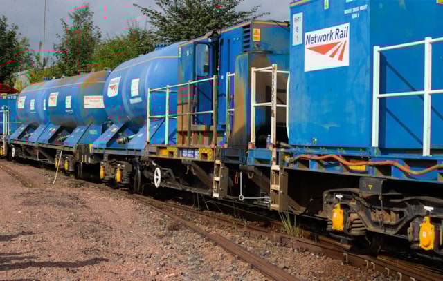 Autumn - Rail Head Treatment Train (Leaf-Buster) 2-2: Autumn - Rail Head Treatment Train (Leaf-Buster) 2-2
