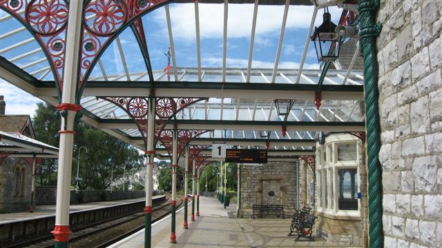 Grange station canopies after refurbishment: The canopies above platforms 1 and 2, plus the entrance canopy, have been completely re-glazed, refurbished and repainted (july 2012)
