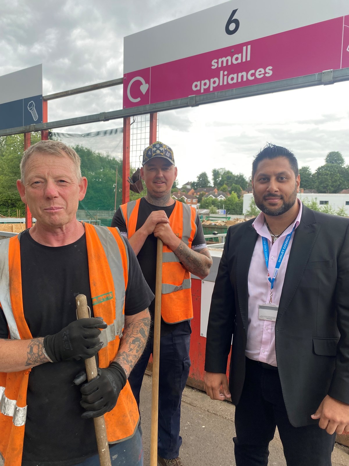 Picture of cabinet member with staff at HWRC