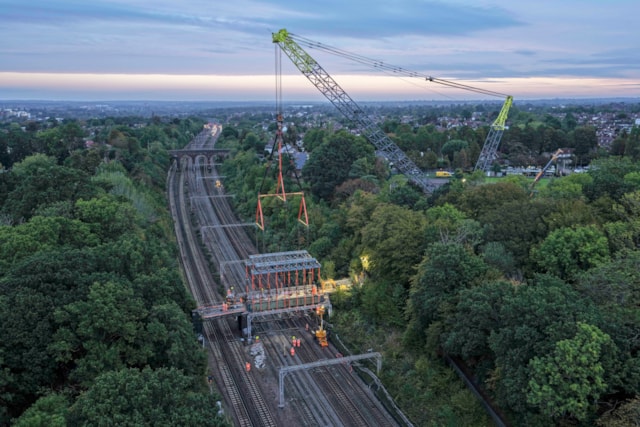 Oxhey Grange footbridge removal 5: Oxhey Grange footbridge removal 5