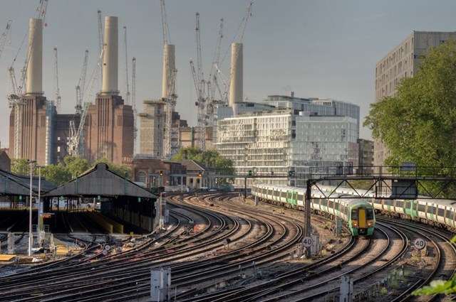 Battersea Pier junction, picture by Adrian Backshall