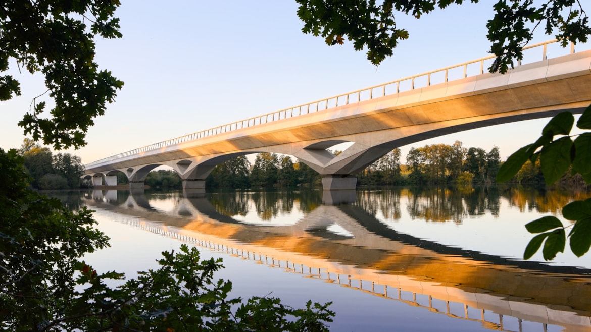 HS2 marks a year of progress ahead of major reset: HS2 Colne Valley Viaduct - Korda Lake View 2 Dusk (C) Grimshaw Hufton Crow