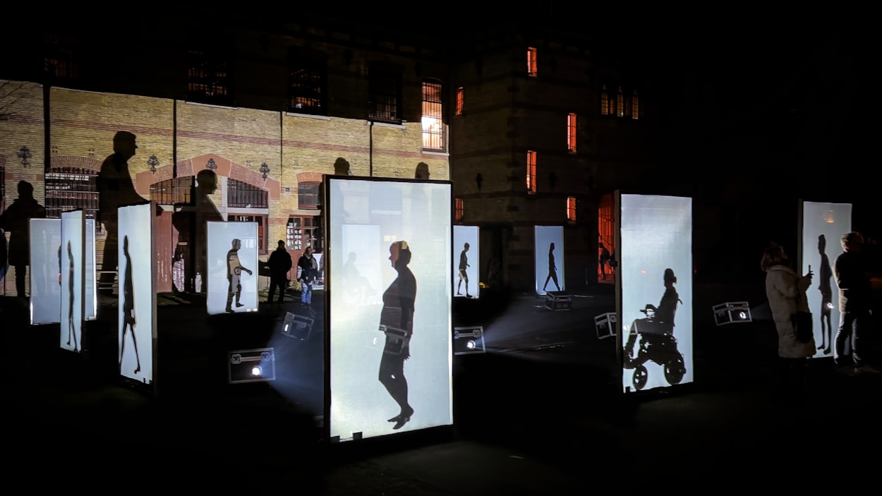 PERPETUUM - Katja Heitmann (c) Sander van der Schaaf 5: For the piece Motus Mori PERPETUUM, Katja Heitmann has created an immersive and deeply moving video installation, where the movements of 12 people from Leeds are projected on a monumental scale.
