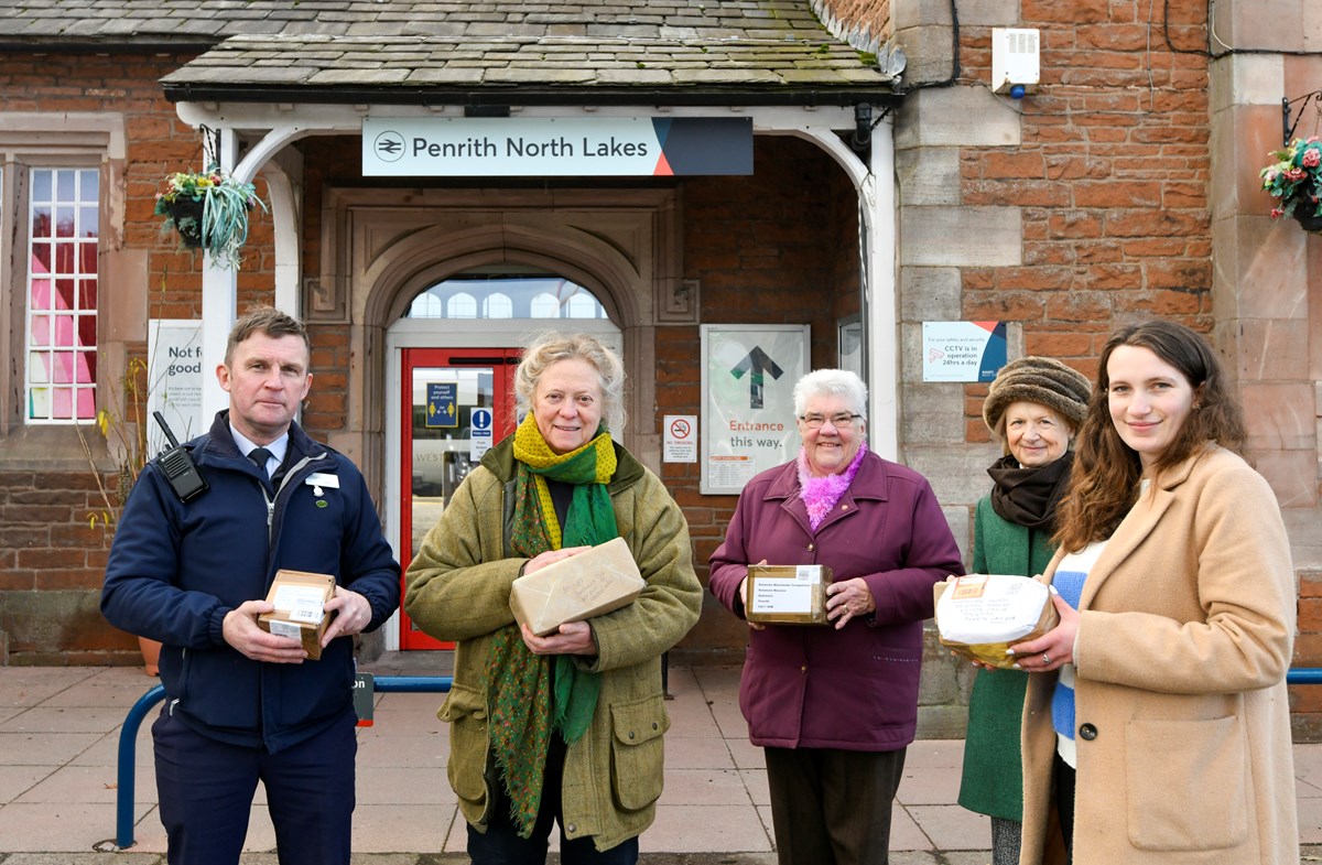 L - R: Stephen Martin (Avanti West Coast Team Leader at Penrith); Jane Hasell-McCosh (Founder of Dalemain Marmalade Awards); Doreen Cameron (Marmalade Awards judge); Lady Elizabeth Leeming (Hospice at Home President); Emily Green (Dalemain Mansion)