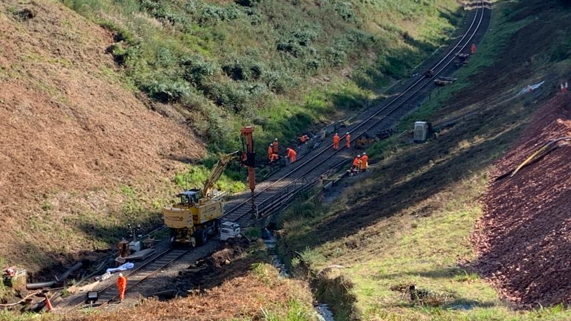 Engineers working by Honiton Tunnel (2) (1)
