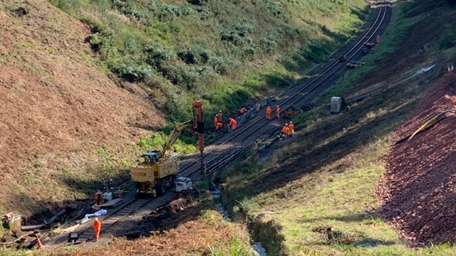 Engineers working by Honiton Tunnel (2) (1): Engineers working by Honiton Tunnel (2) (1)