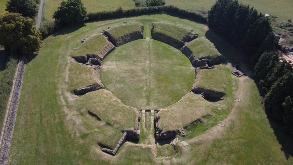 Amffitheatr Caerllion - Caerleon Amphitheatre