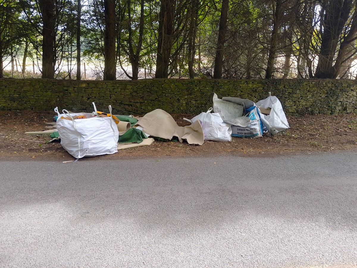 Dowdeswell flytipping image